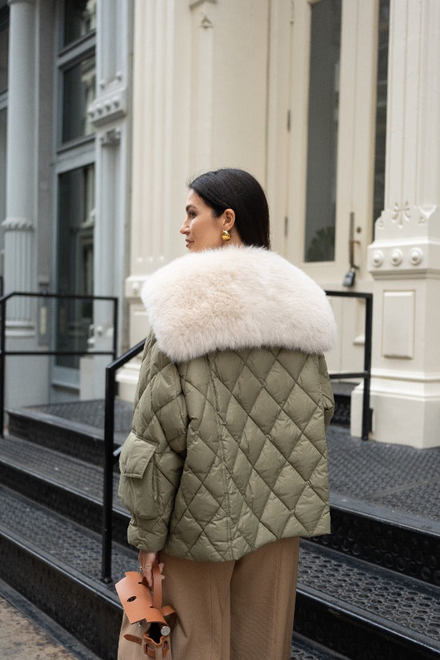 Short Down Jacket With Sailor Fox Collar in Army